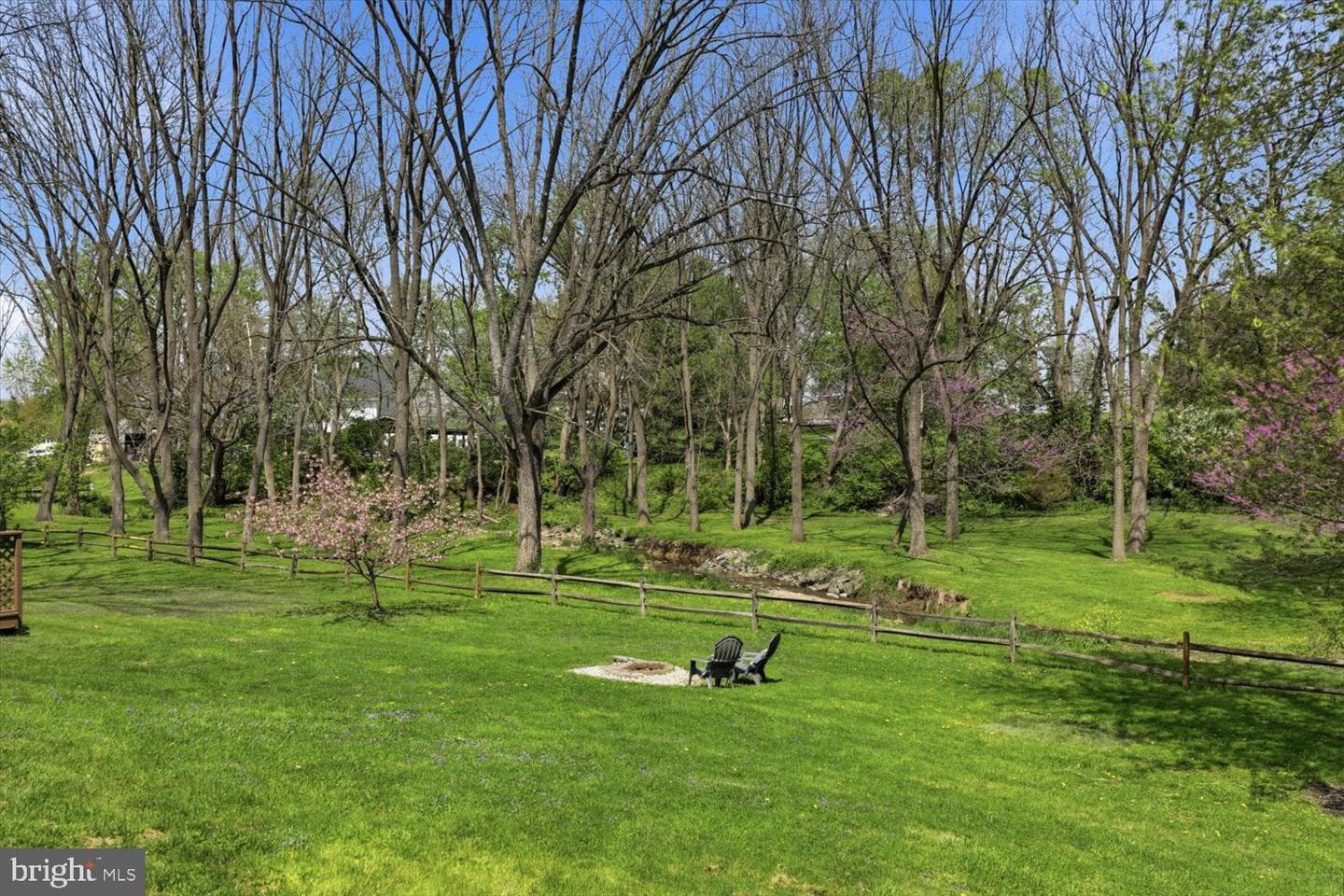413 Glenbrook Court photo 3
