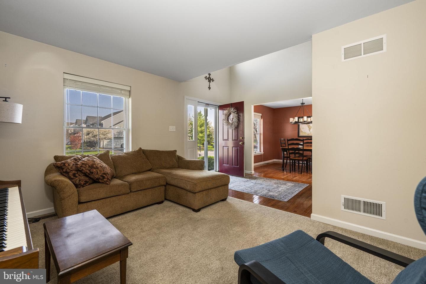 218 Cambridge Lane photo 3