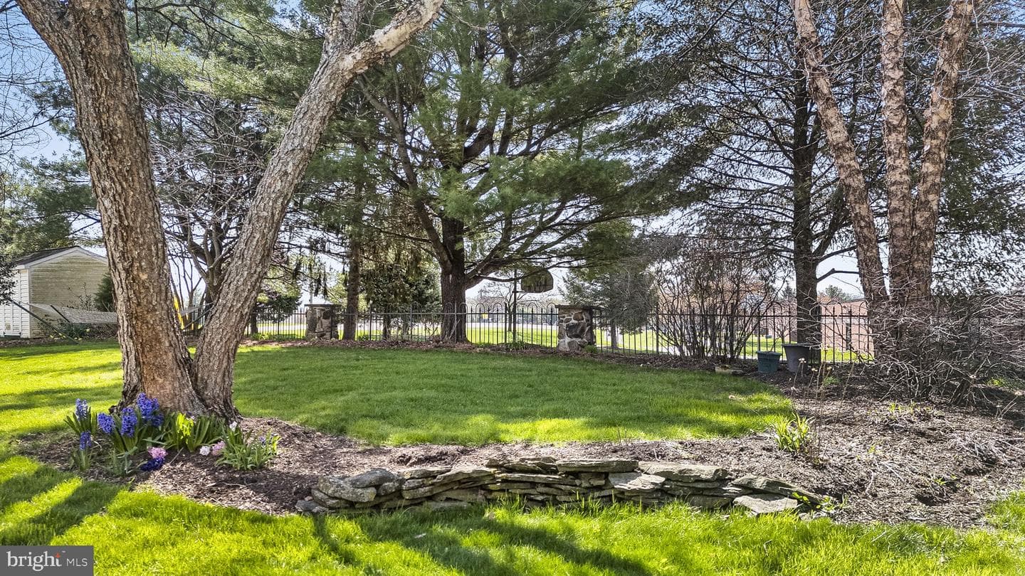 218 Cambridge Lane photo 31