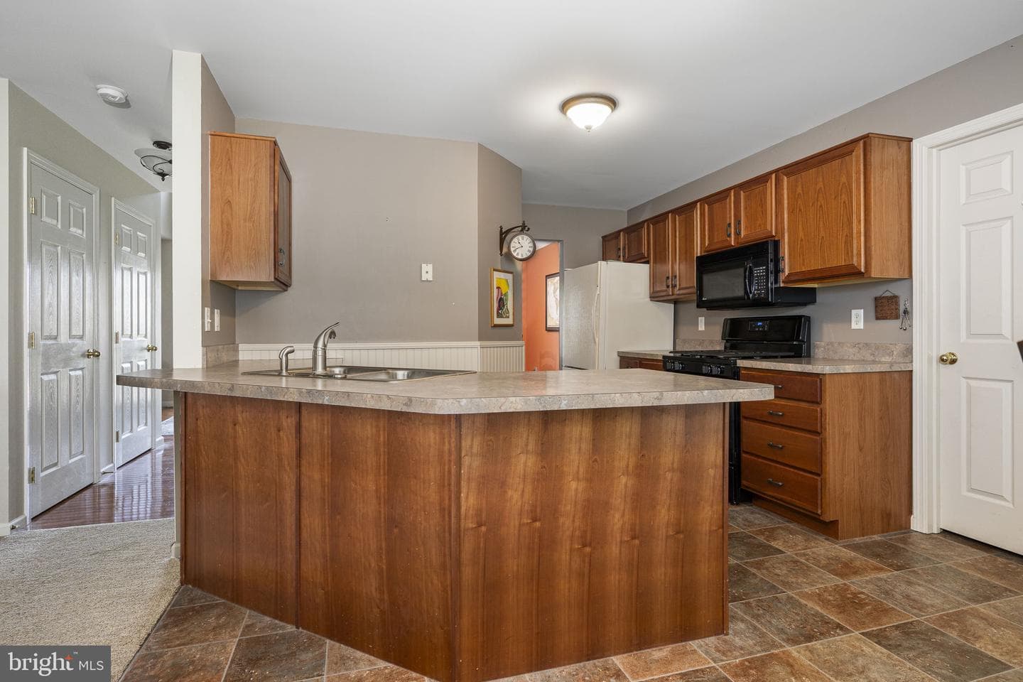 218 Cambridge Lane photo 5