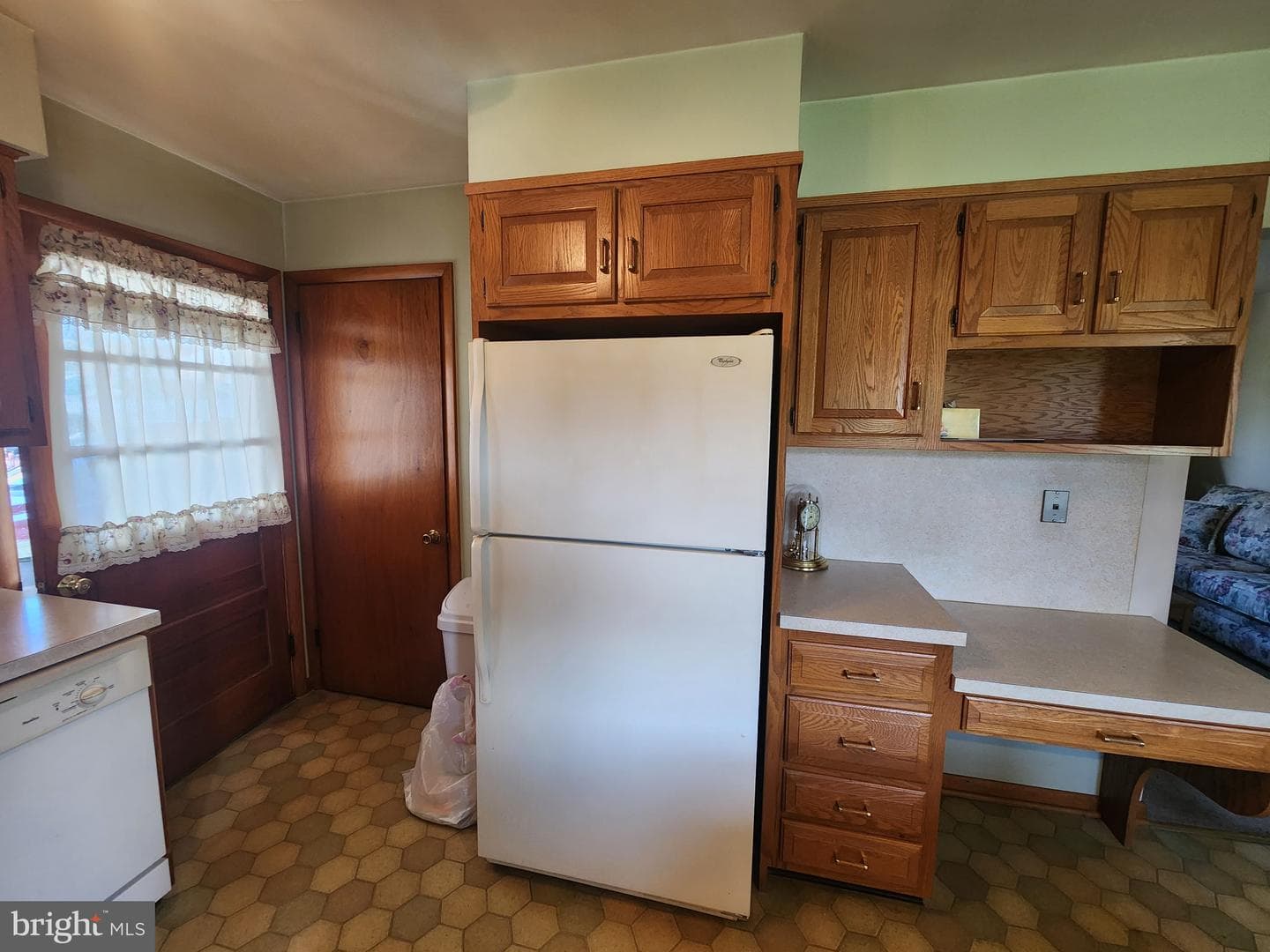 1736 Heritage Avenue photo 33