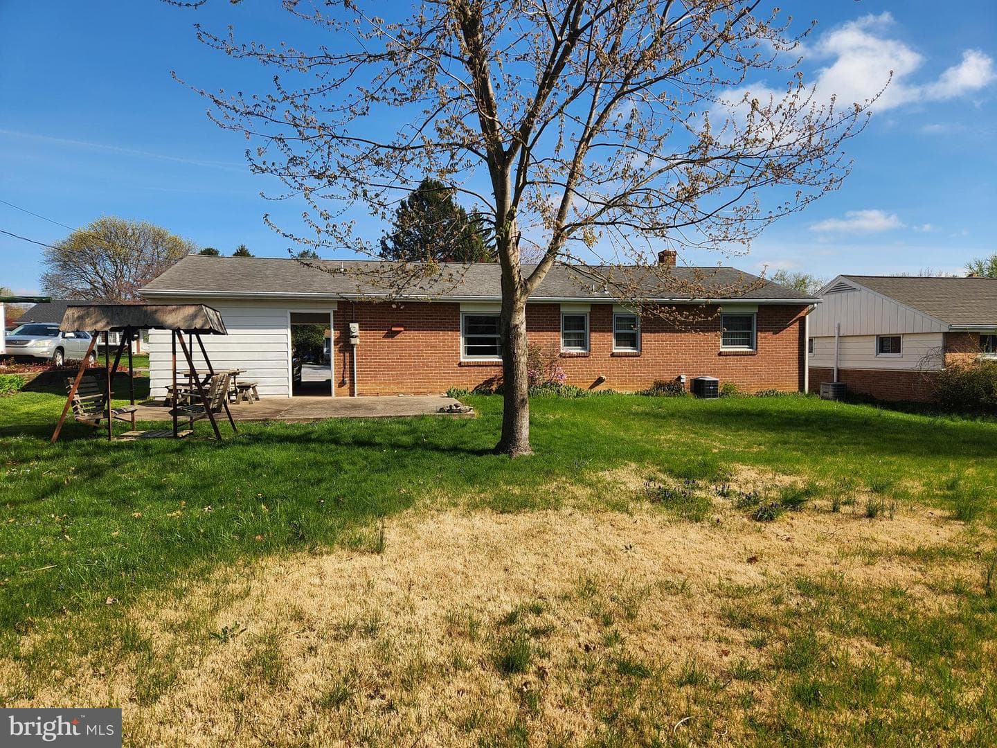 1736 Heritage Avenue photo 5