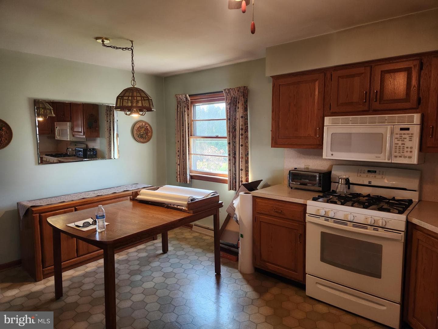 1736 Heritage Avenue photo 8