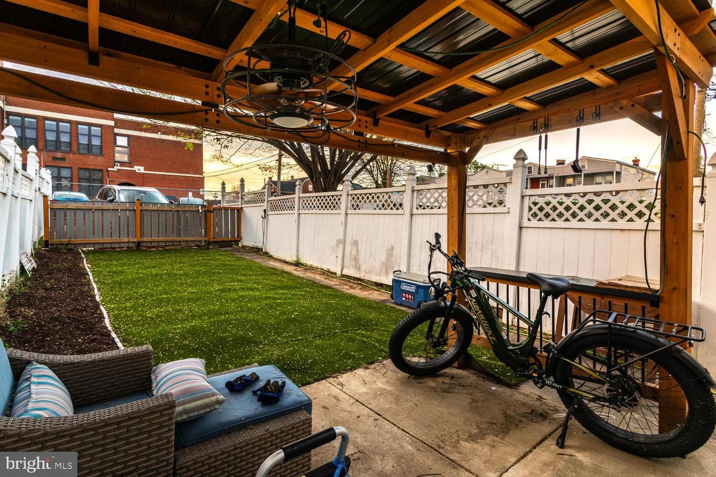 119 E Ross Street photo 25