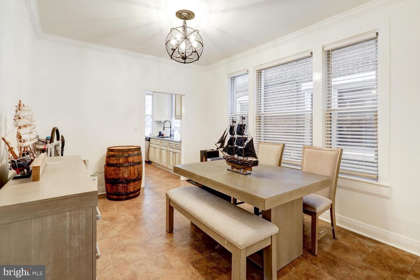 119 E Ross Street photo 5