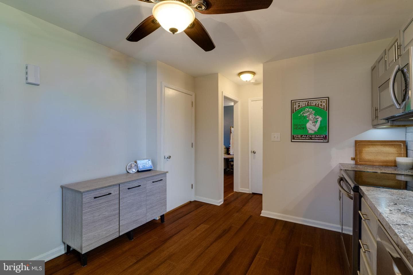 450 Daisy Lane photo 17