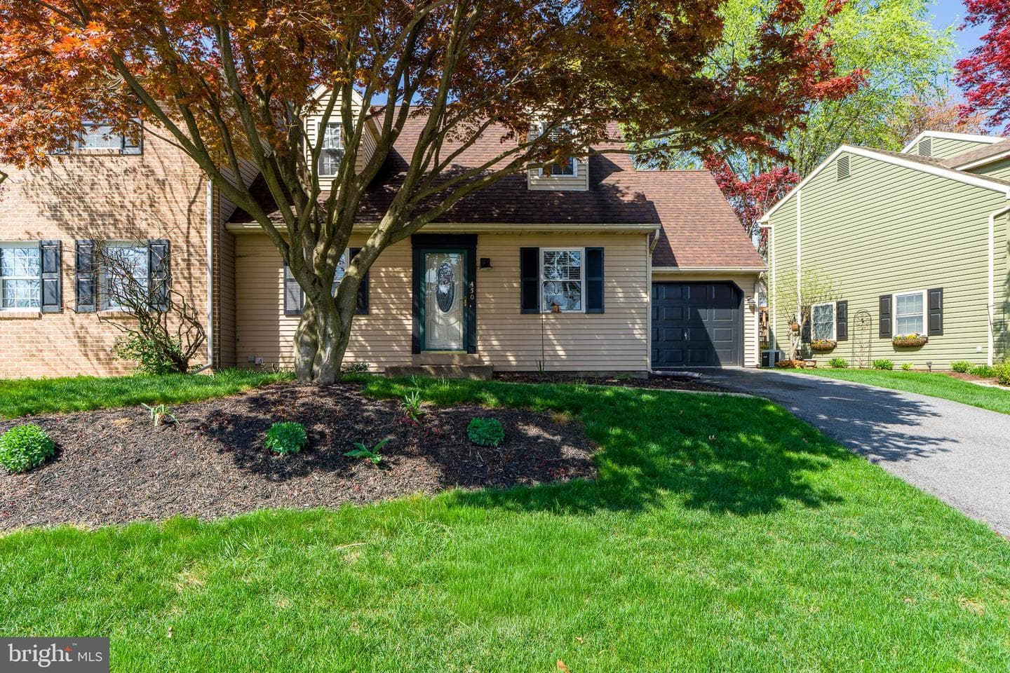 450 Daisy Lane photo 2