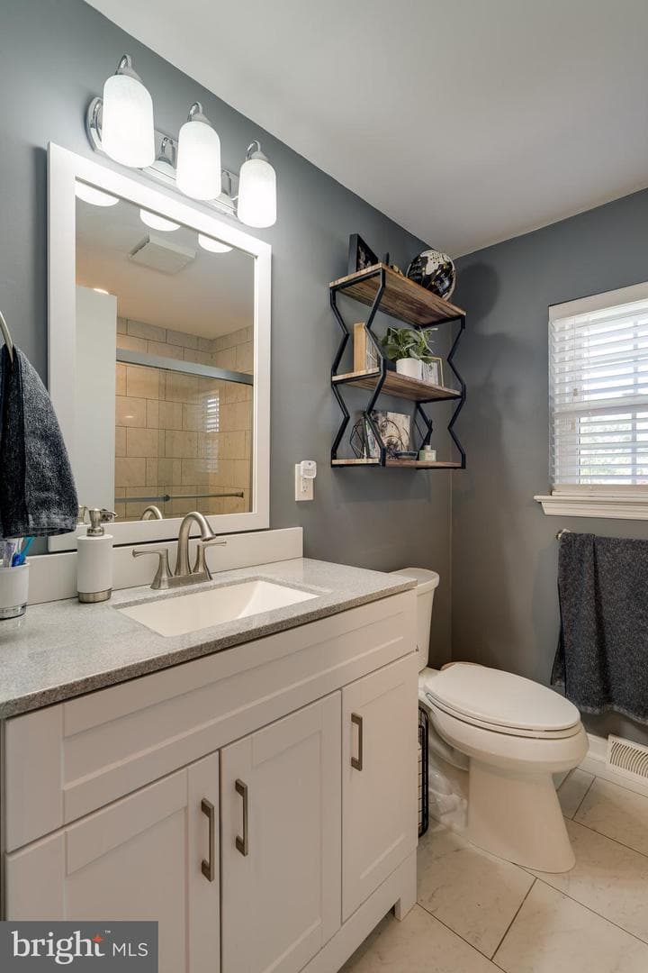 450 Daisy Lane photo 20