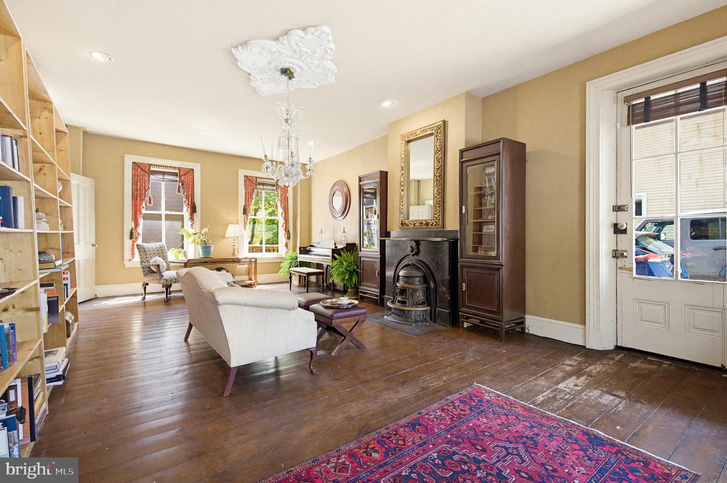 225 W Market Street photo 9
