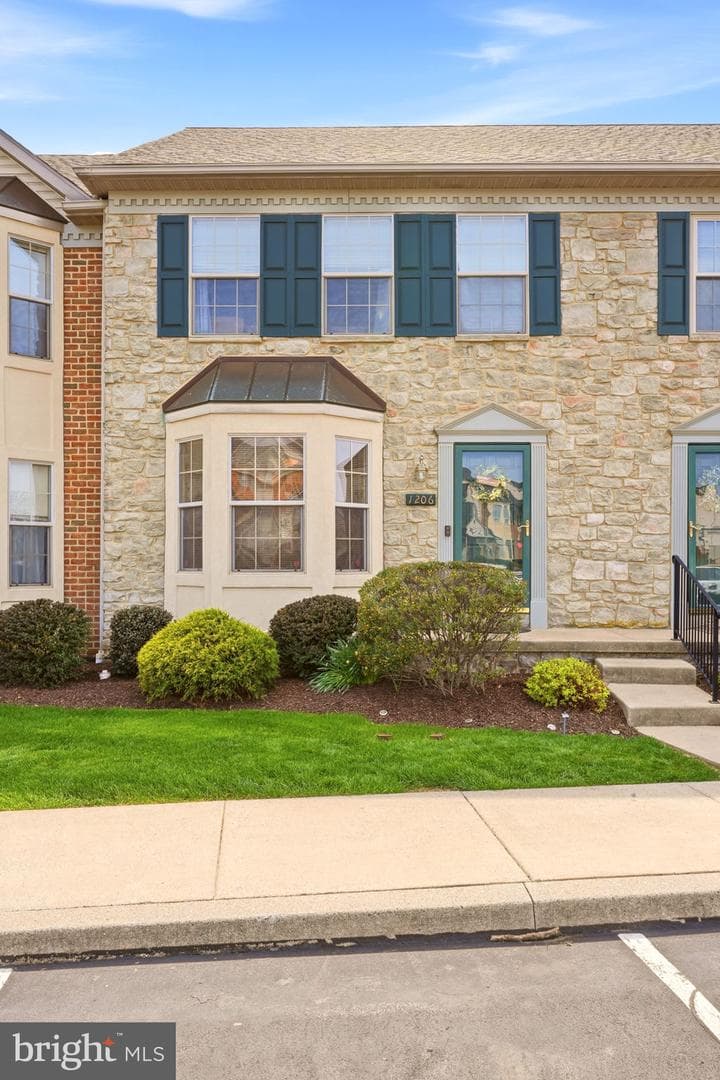 1206 Cobblestone Lane photo 3