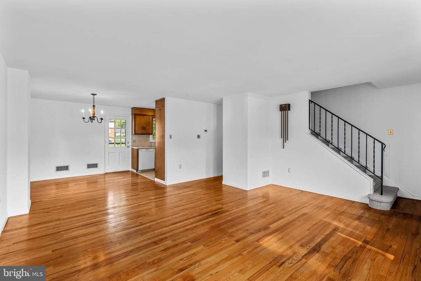 434 Spring Drive photo 4