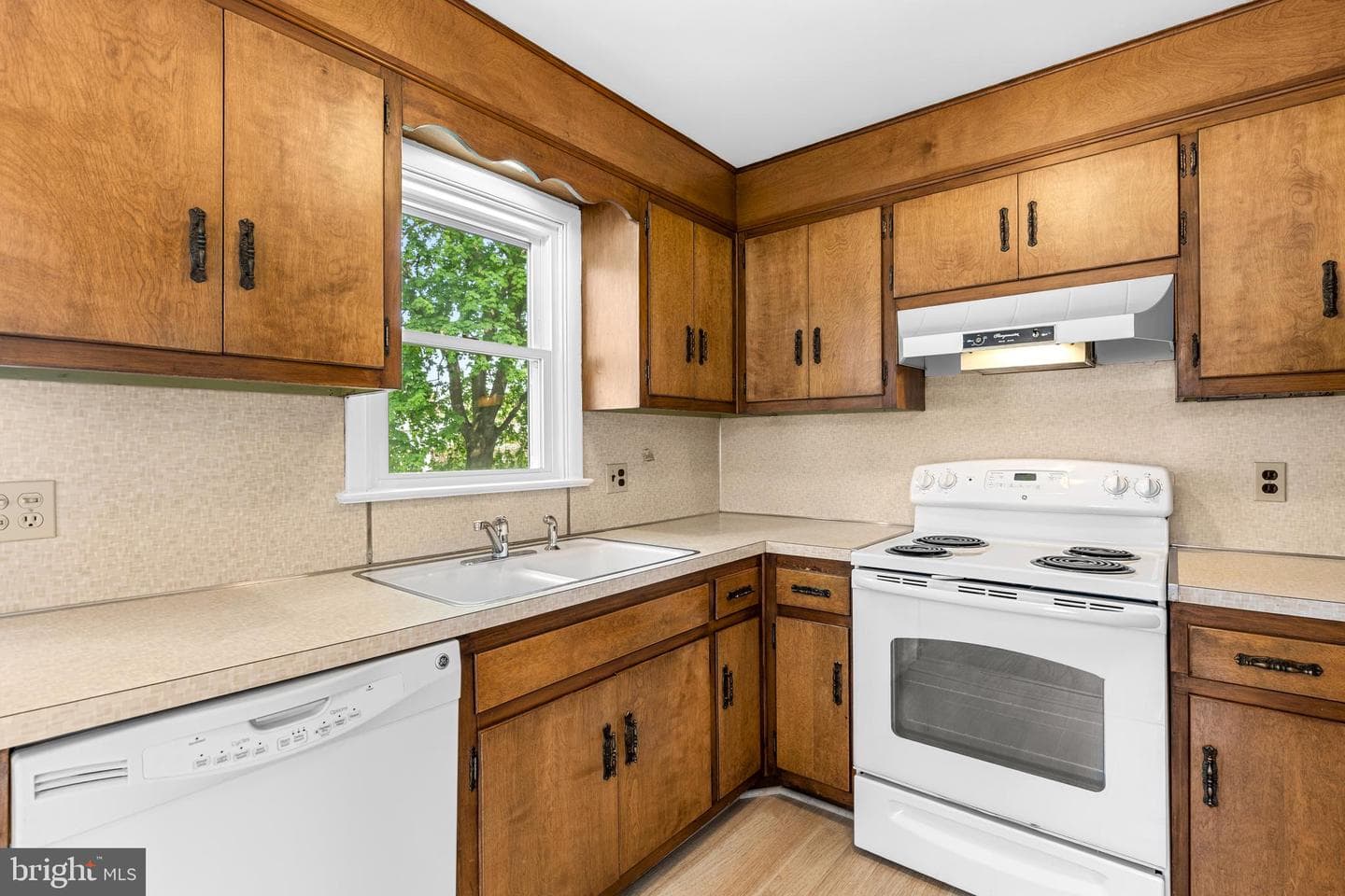 434 Spring Drive photo 8