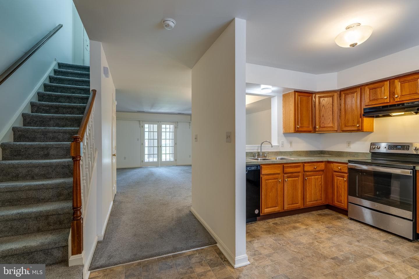 4 Acorn Boulevard photo 10