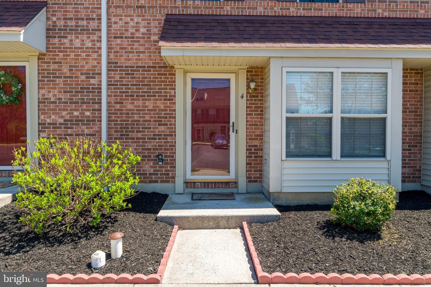 4 Acorn Boulevard photo 2