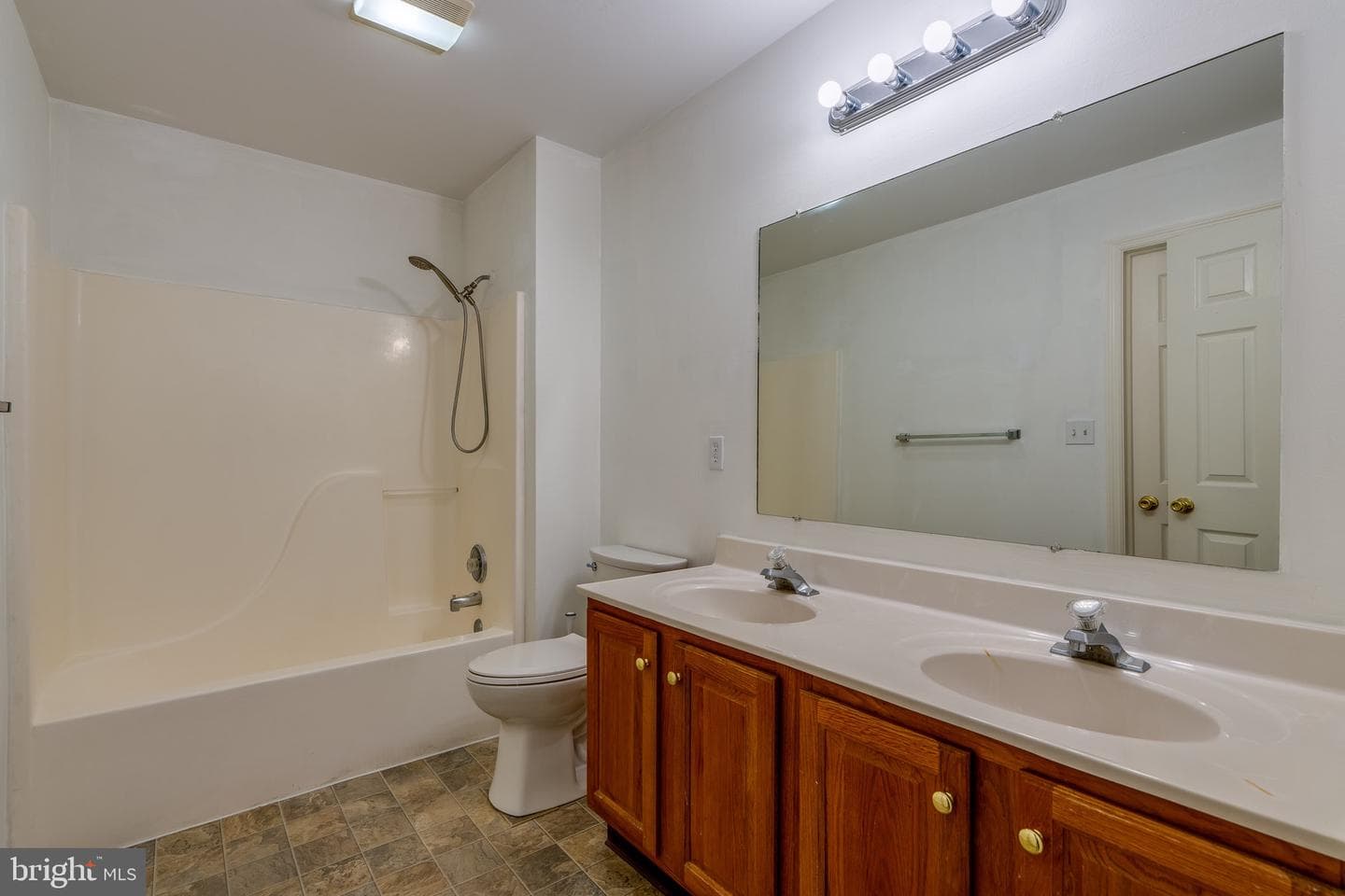 4 Acorn Boulevard photo 24