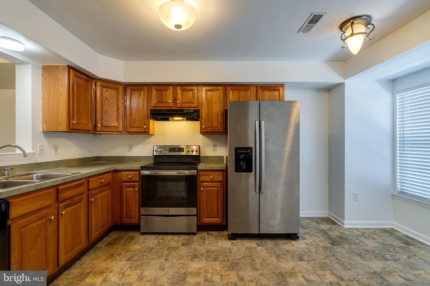 4 Acorn Boulevard photo 5