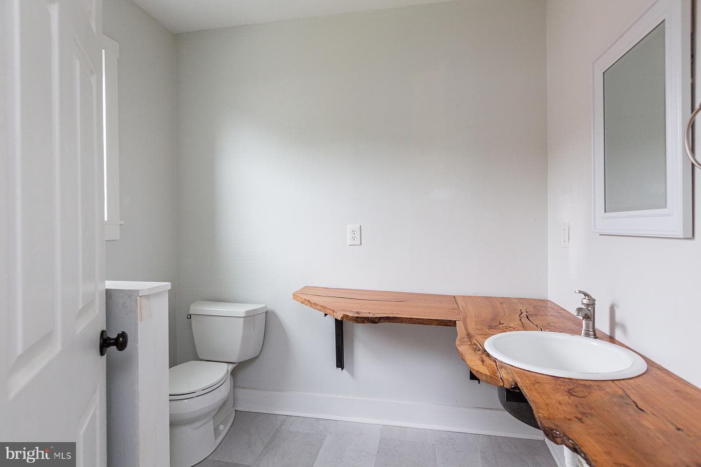 138 Laurel Street photo 17