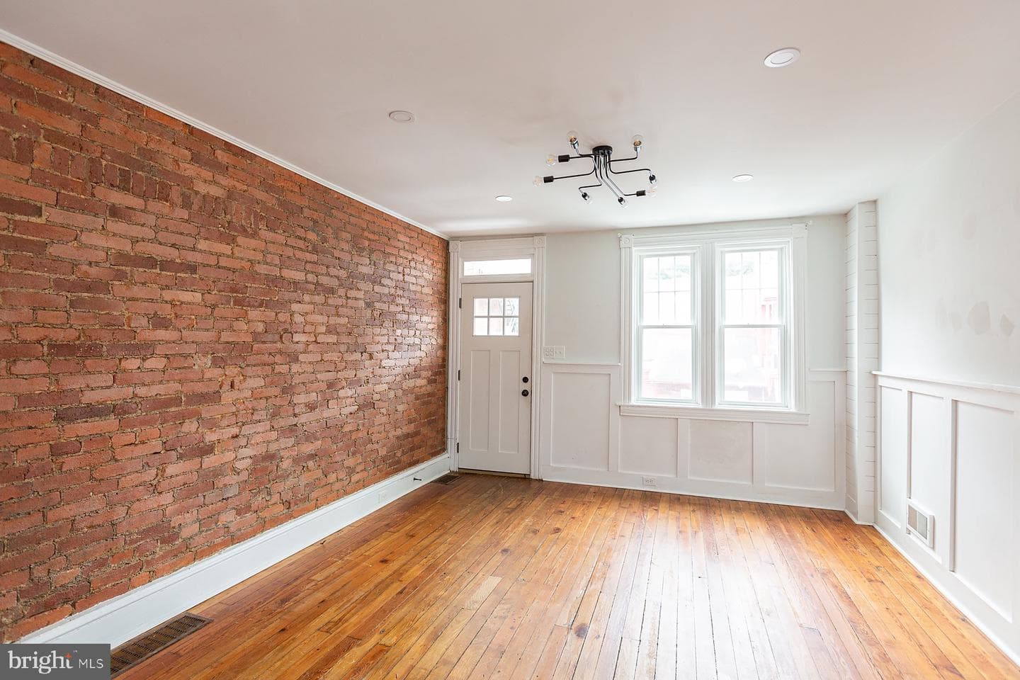138 Laurel Street photo 7