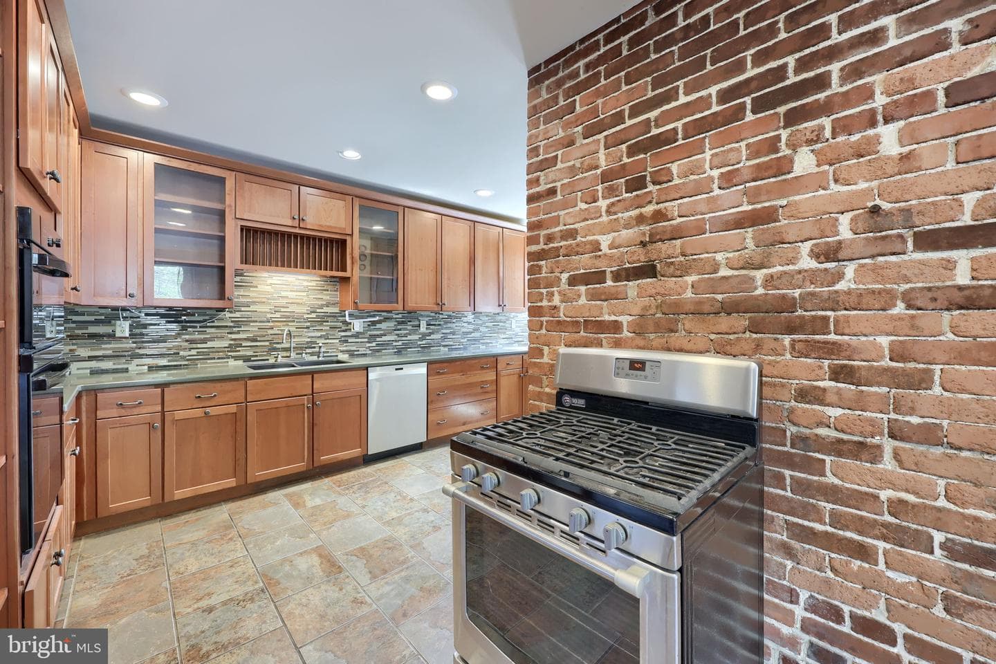 287 Duke Street photo 12