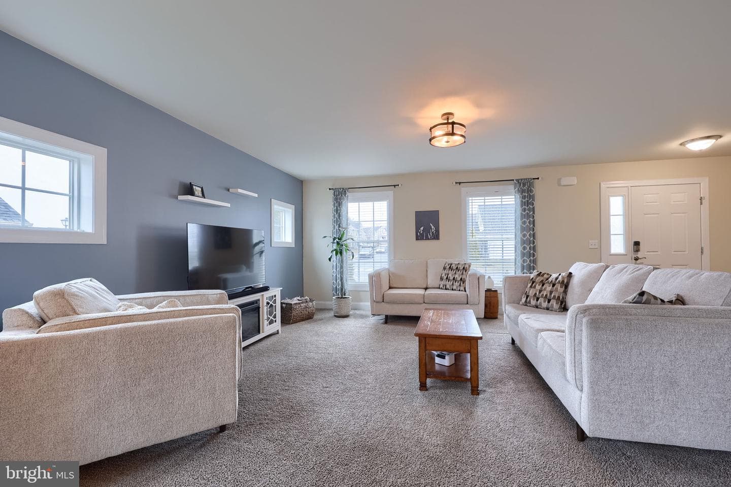 100 Kenneth Drive photo 17