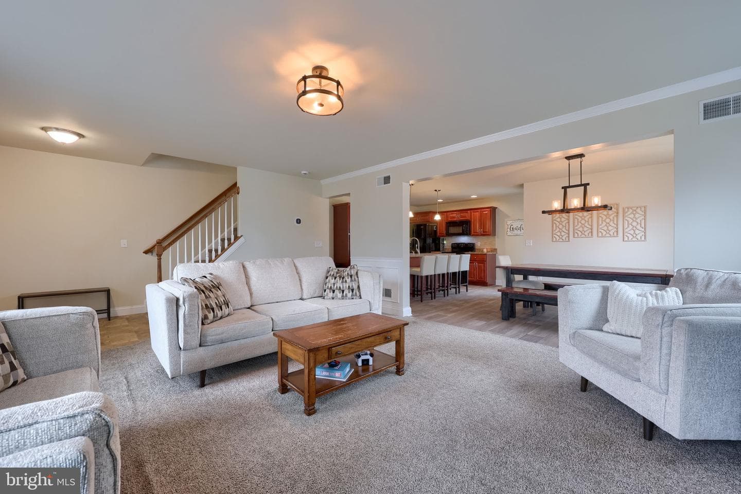 100 Kenneth Drive photo 19