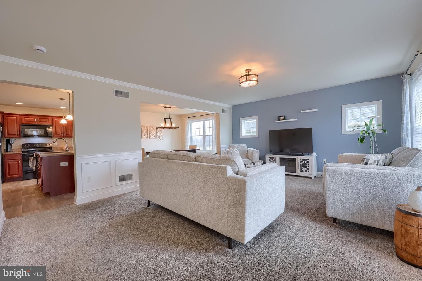 100 Kenneth Drive photo 21