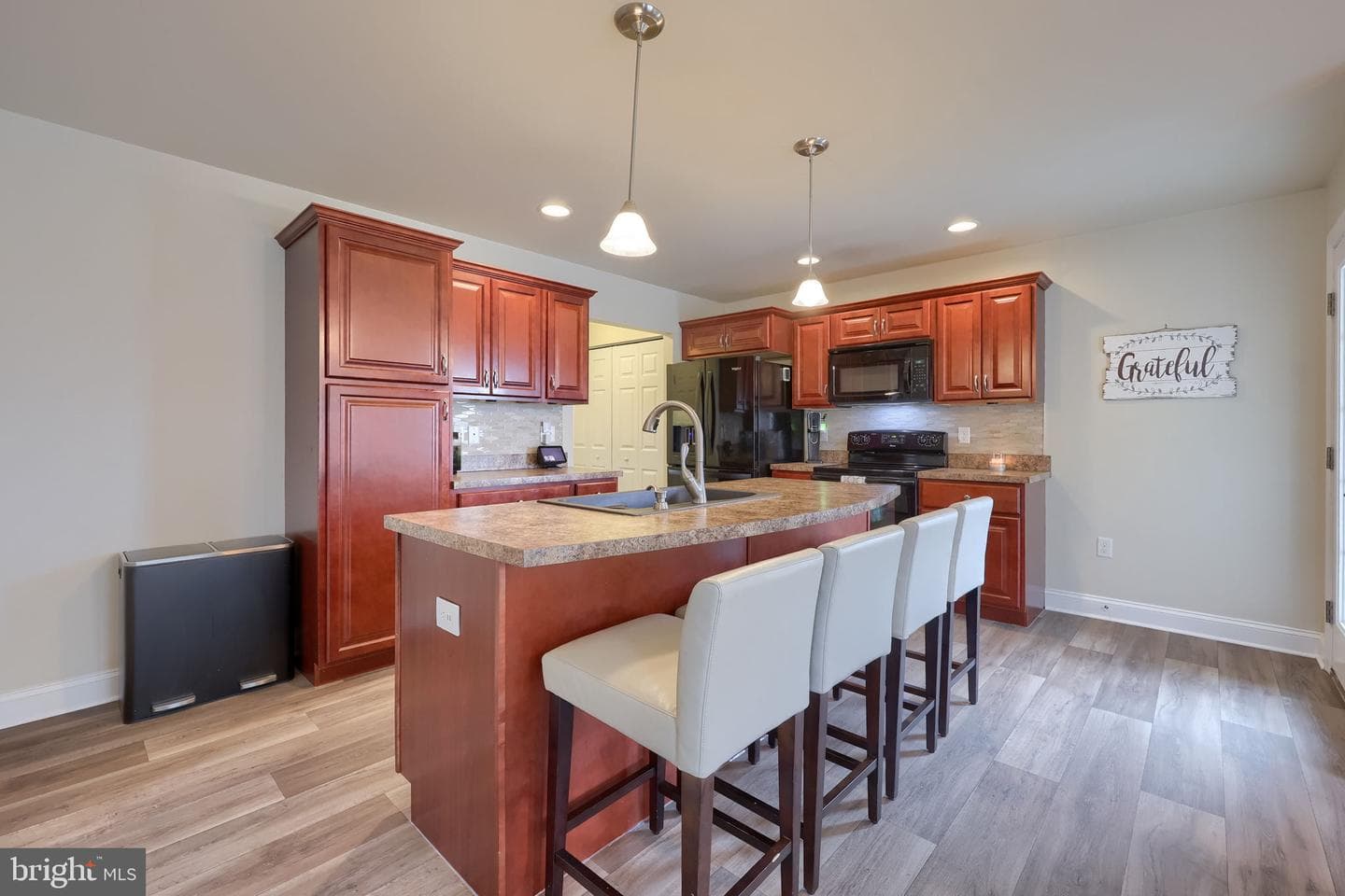 100 Kenneth Drive photo 27