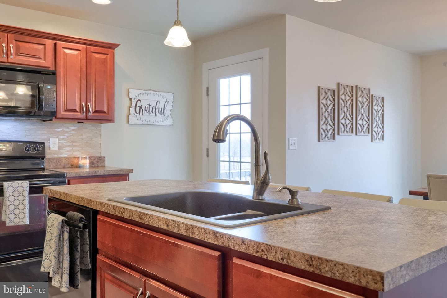 100 Kenneth Drive photo 29