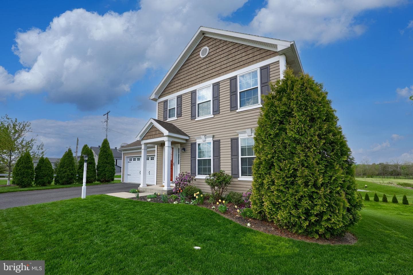 100 Kenneth Drive photo 3