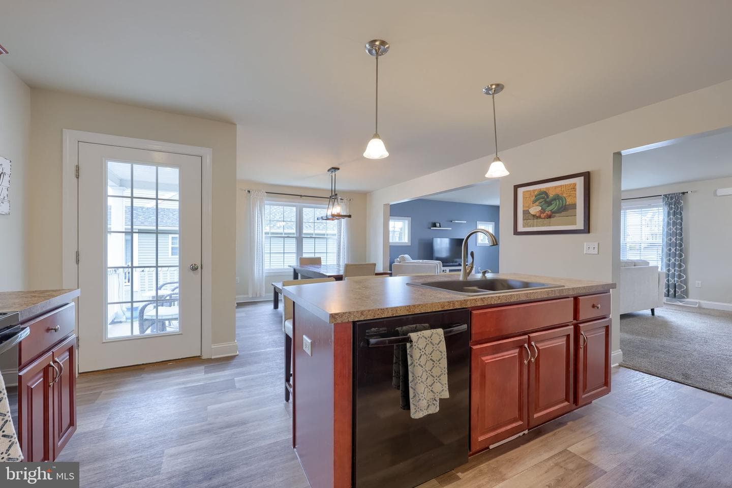 100 Kenneth Drive photo 32