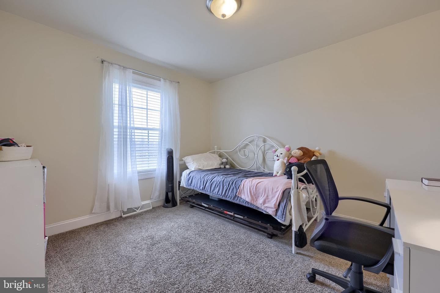 100 Kenneth Drive photo 37