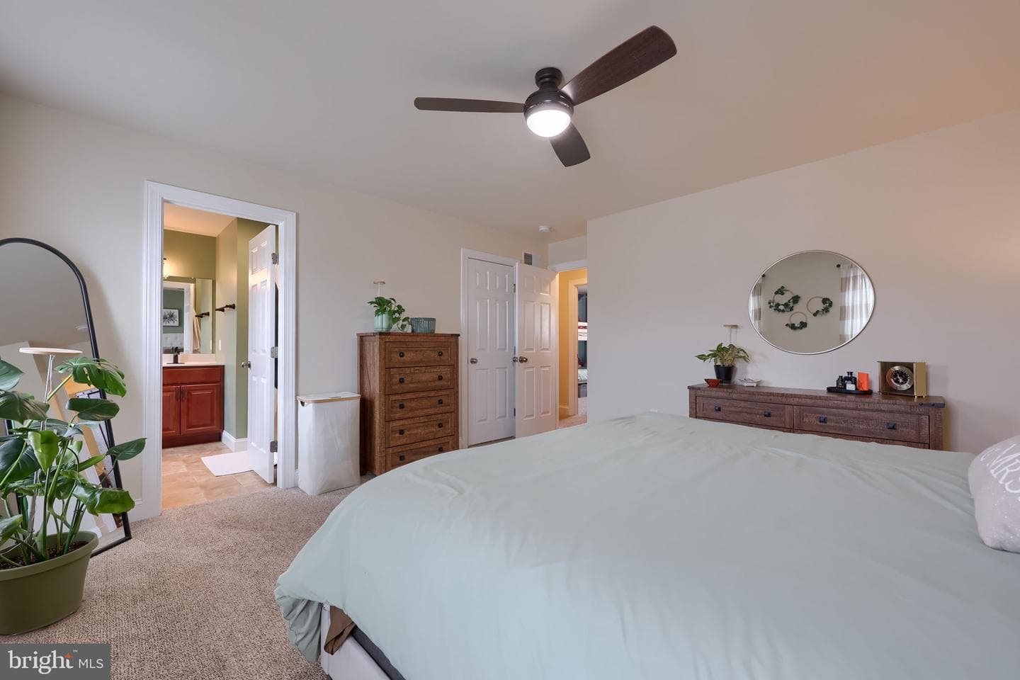 100 Kenneth Drive photo 40