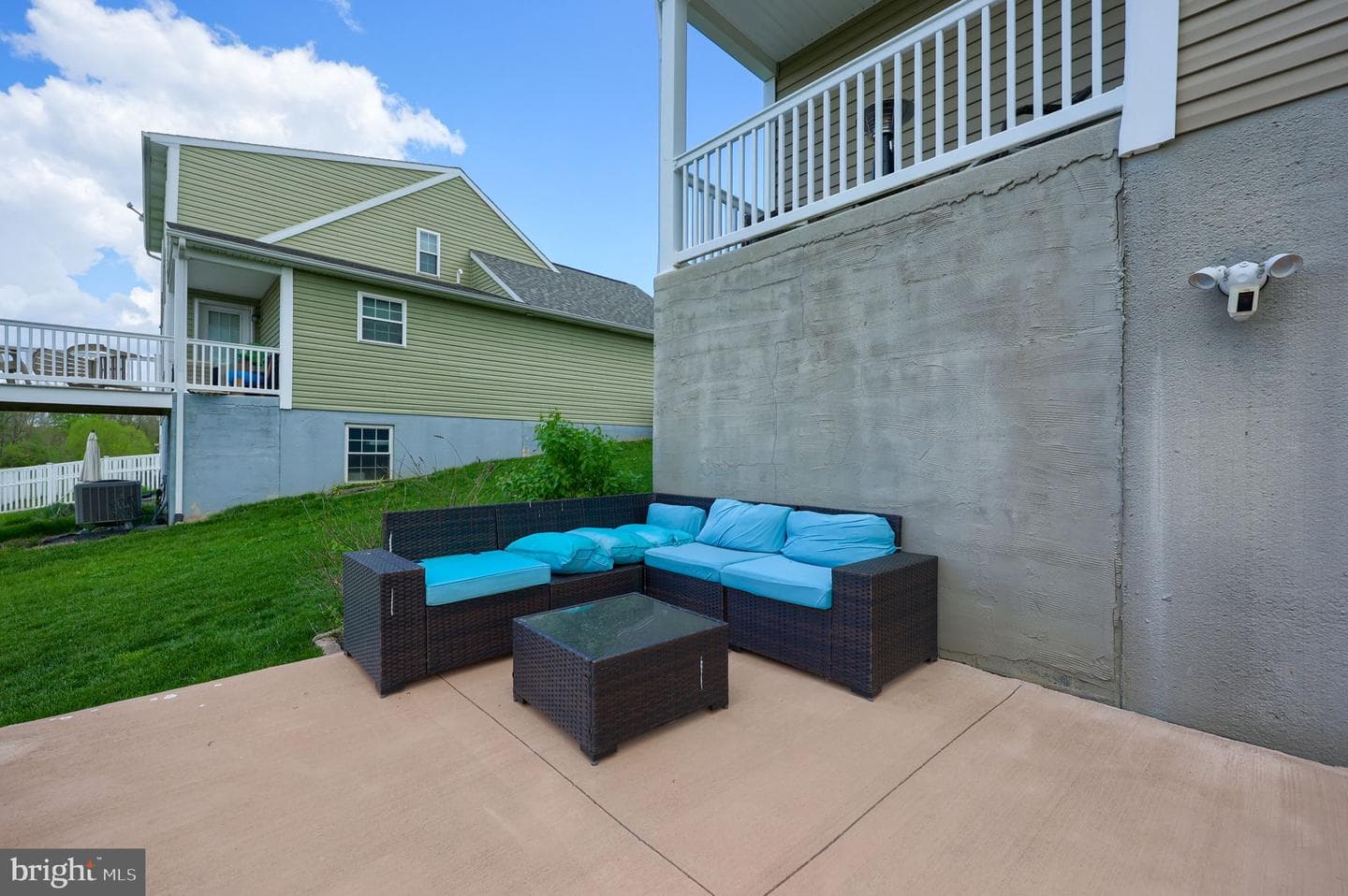 100 Kenneth Drive photo 8