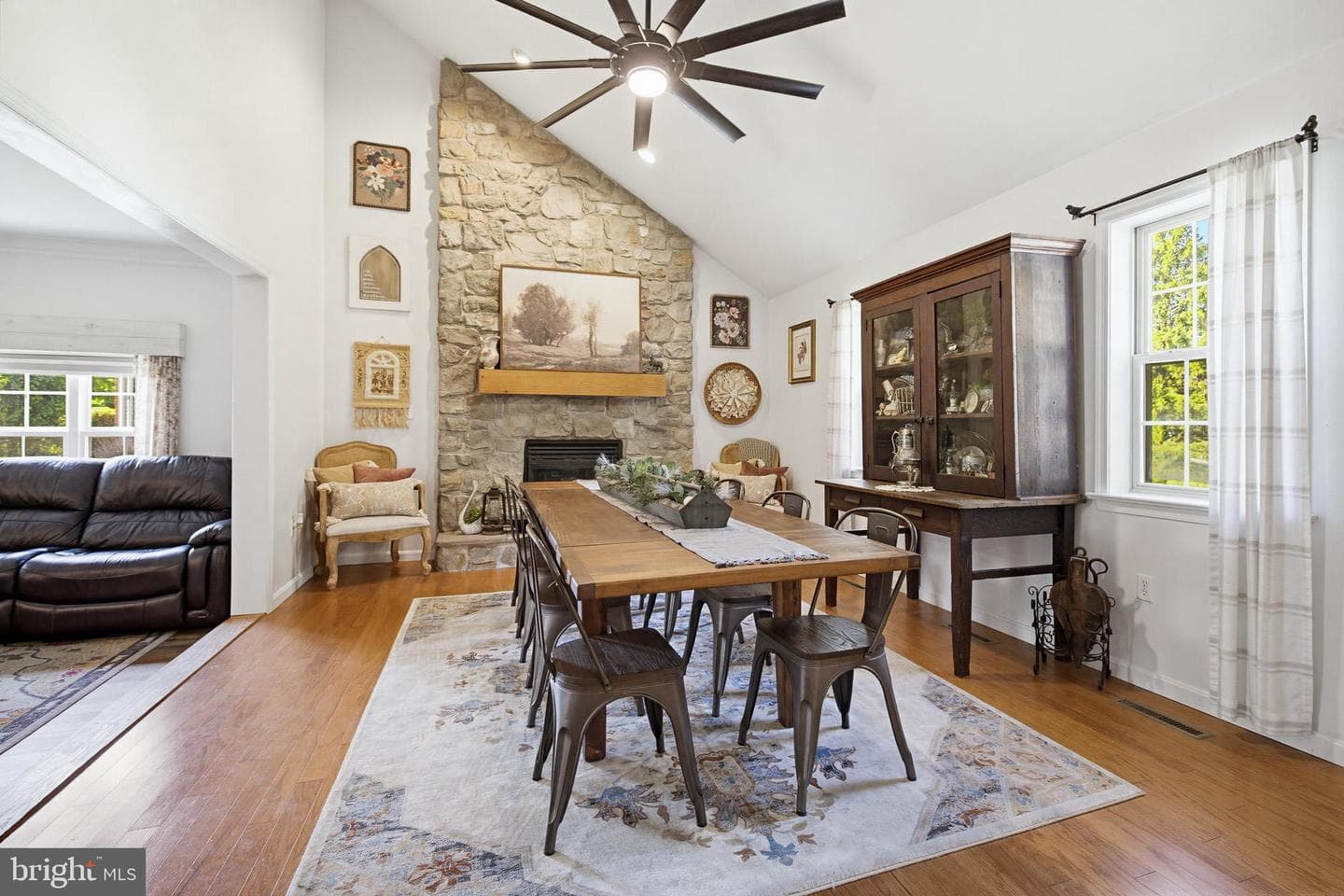 7 Thornhill Lane photo 5