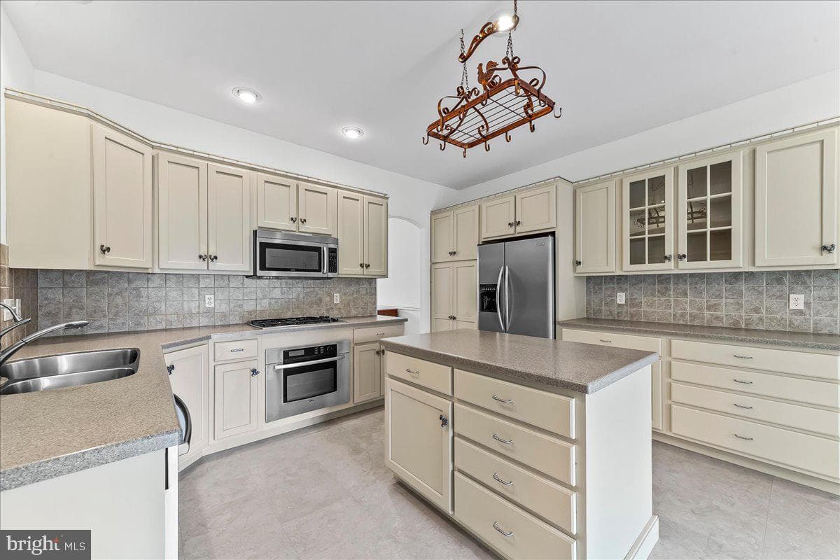 1424 Martin Street photo 10