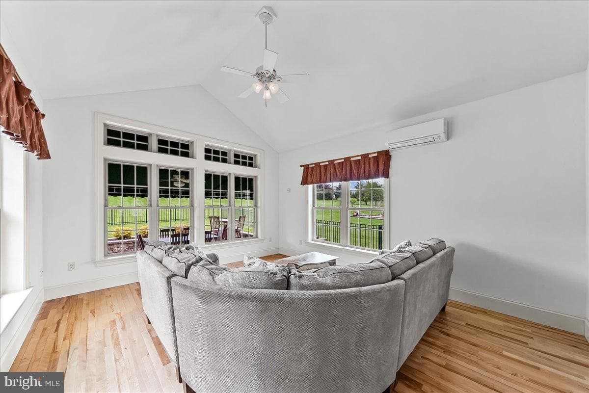 1424 Martin Street photo 12