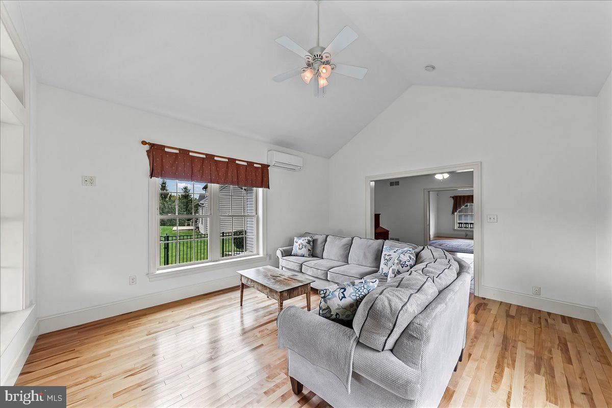 1424 Martin Street photo 13