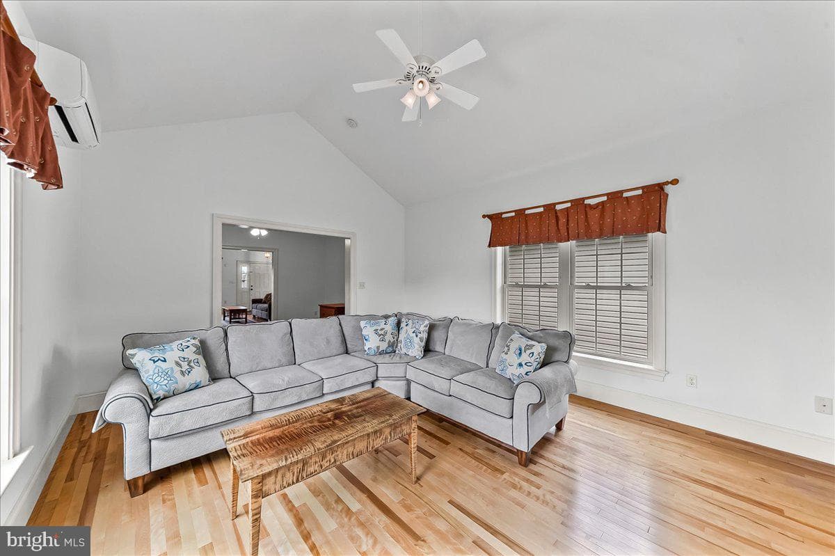1424 Martin Street photo 14