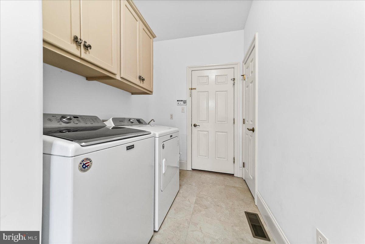 1424 Martin Street photo 25