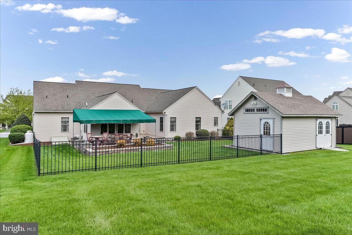 1424 Martin Street photo 37