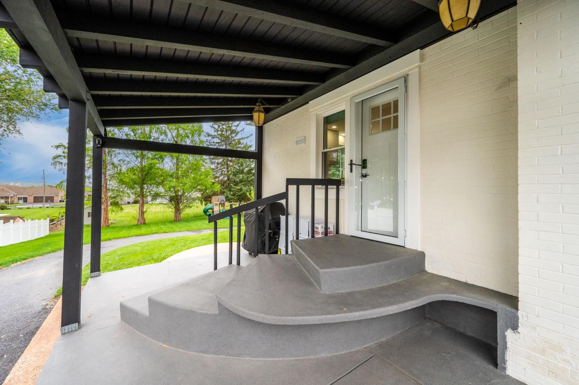520 Elm Street photo 29