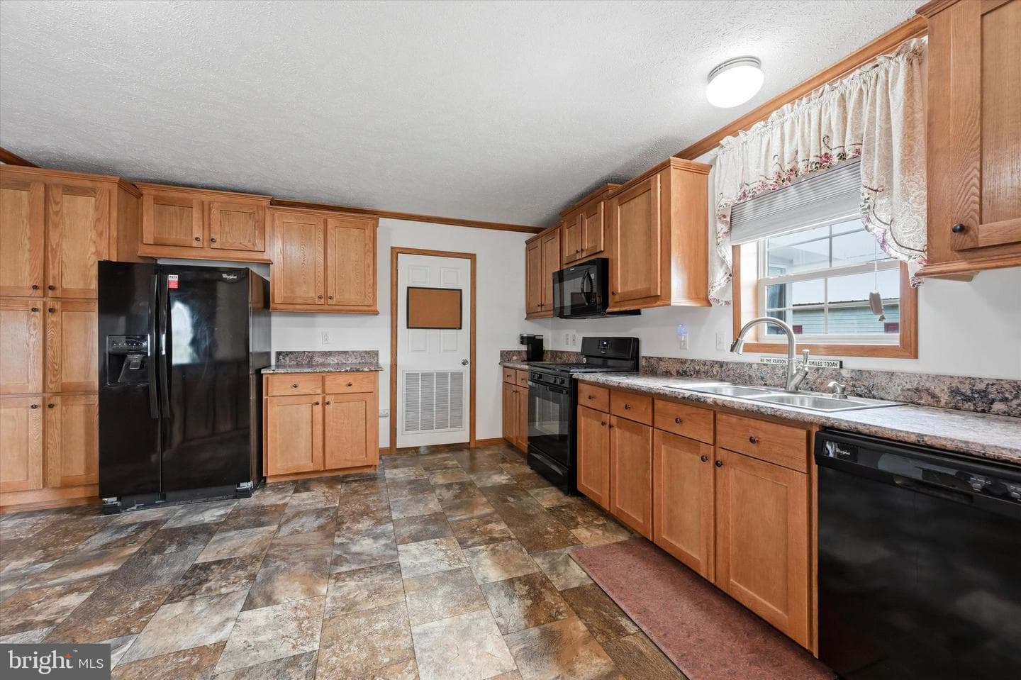 47 Makenna Avenue photo 9