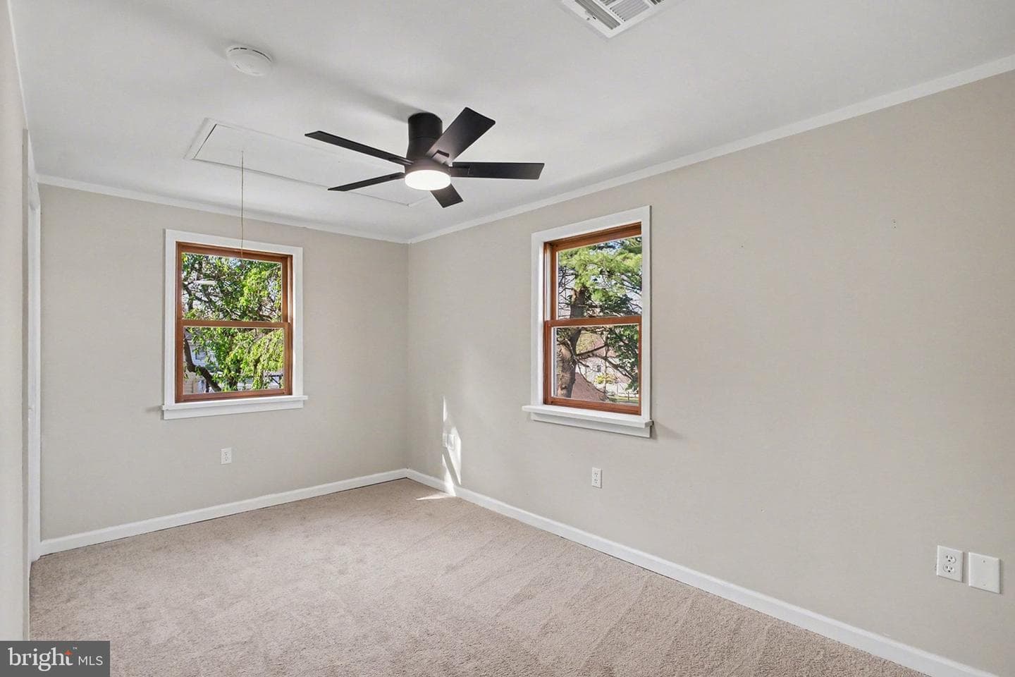 922 N Old Road photo 16