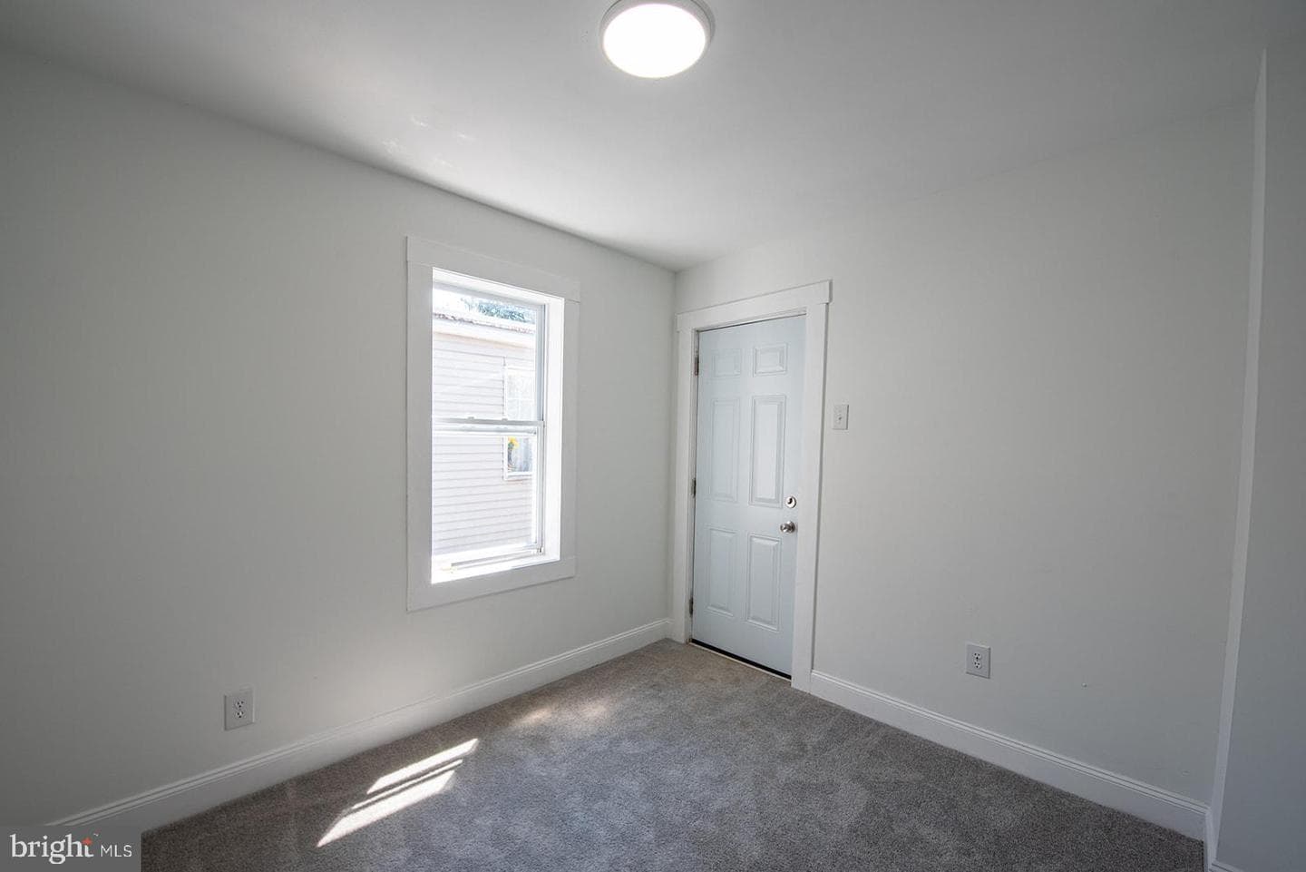 676 Columbia Avenue photo 20