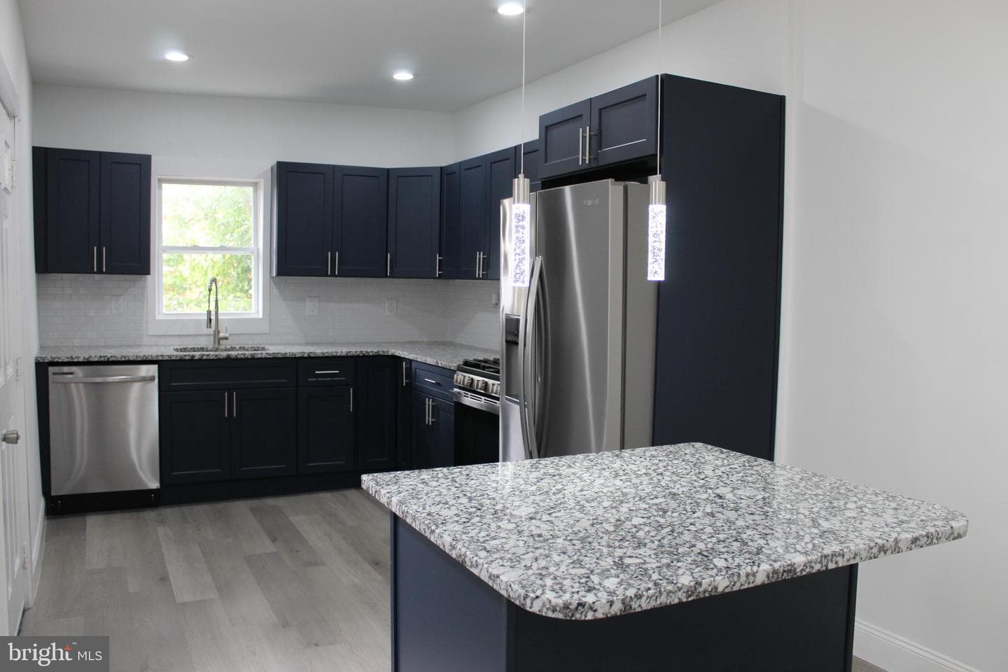 676 Columbia Avenue photo 3