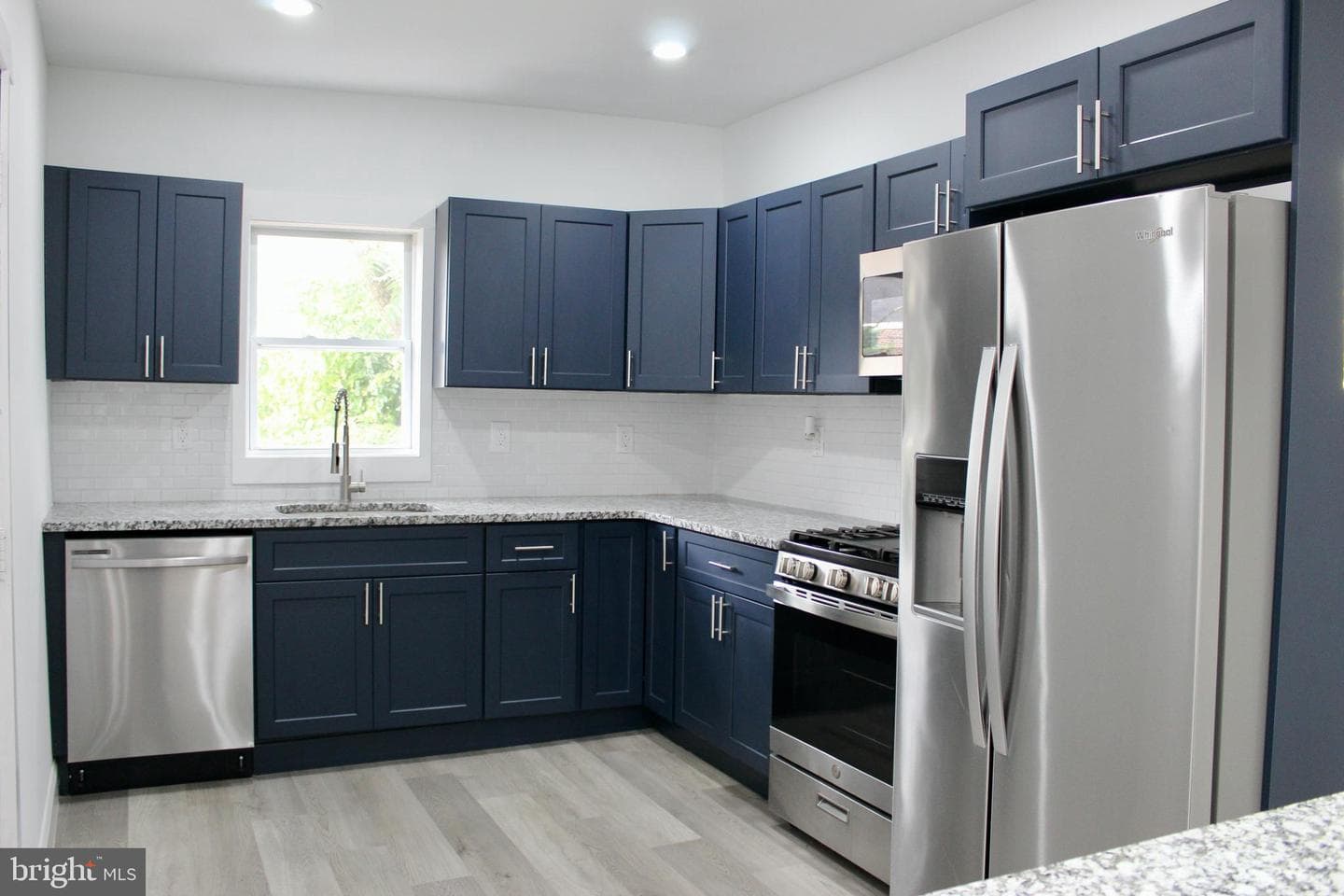 676 Columbia Avenue photo 4