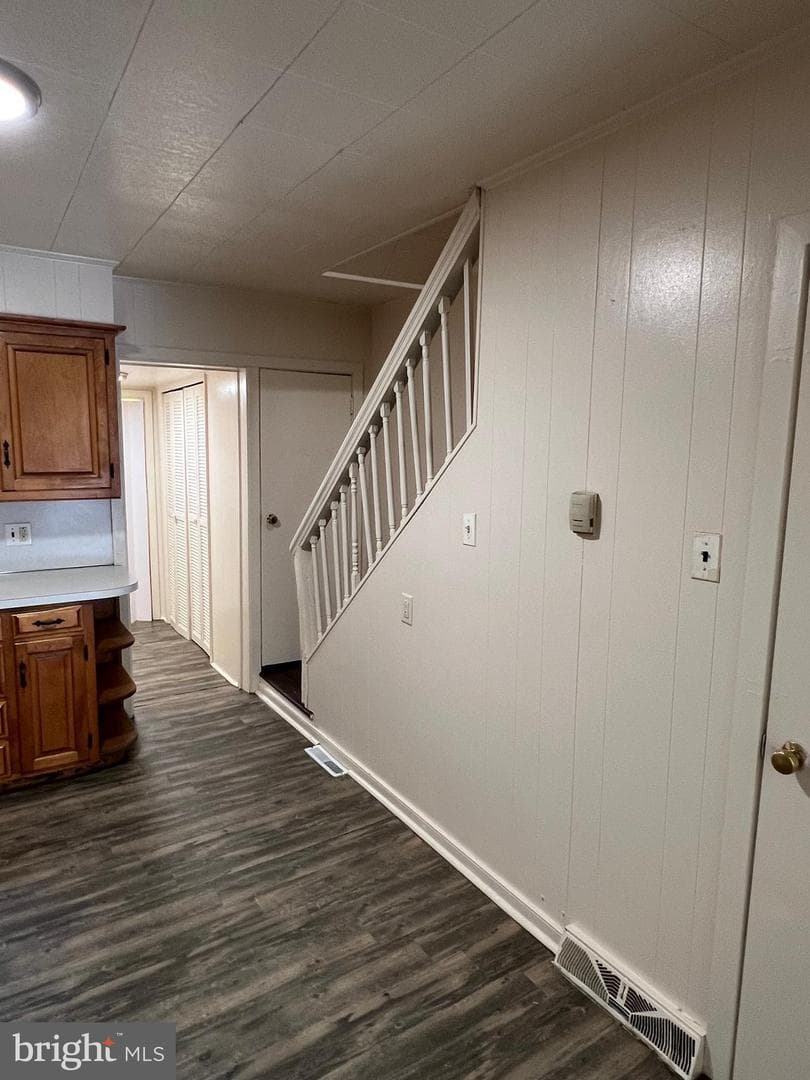 547 Manor Street photo 6