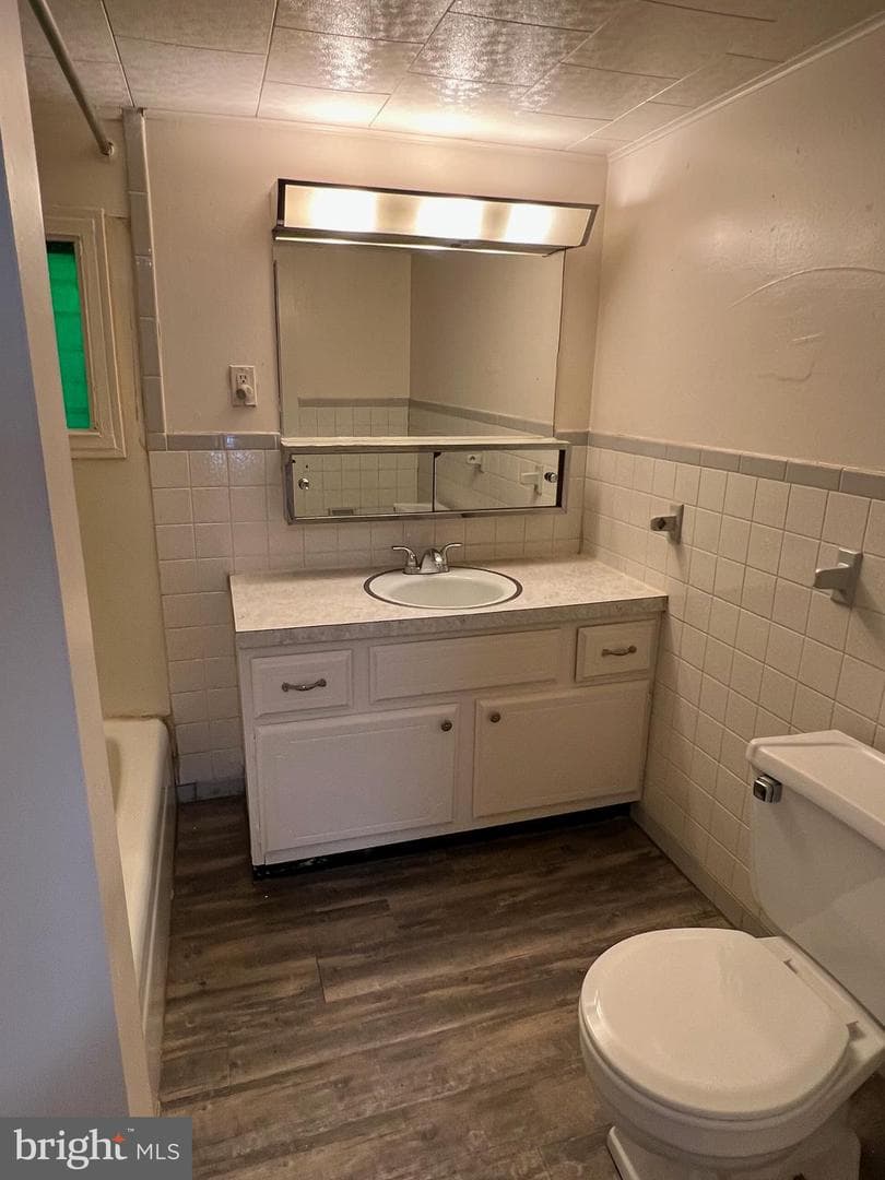 547 Manor Street photo 9
