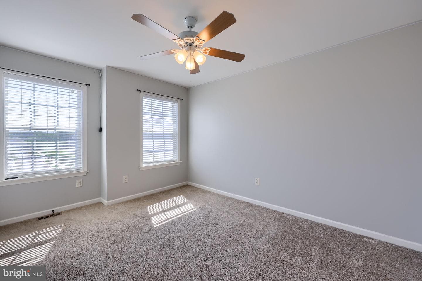 892 Fenton Avenue photo 32