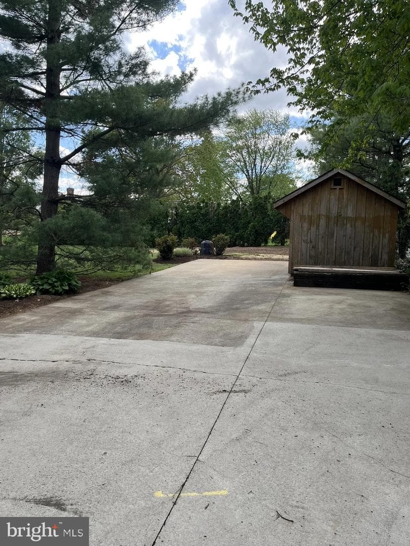 213 Tobacco Road photo 53